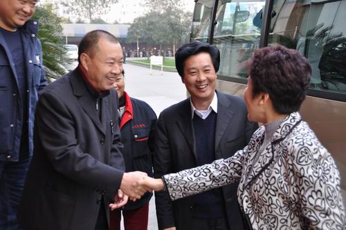 市委常委包惠一行光临公司领导