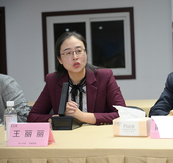 幼3锦城王丽丽书记.jpg