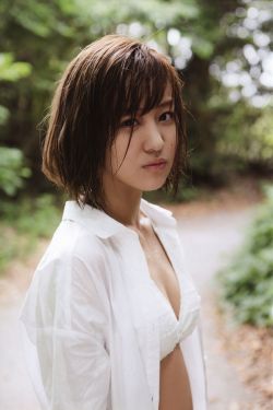 按着女儿的头给他吃